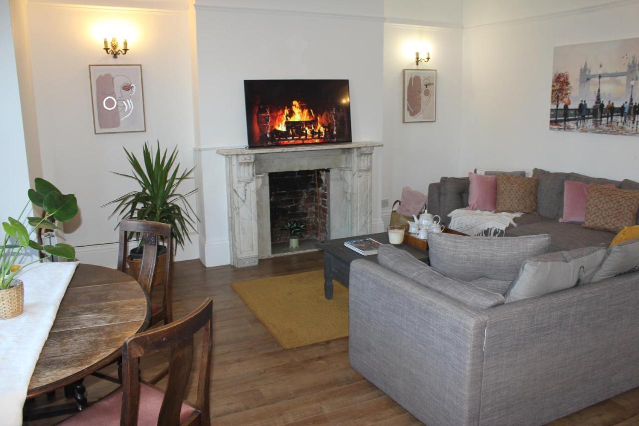 Canterbury Accommodations With Free Car Park Onsite And High Speed Wifi Exterior photo